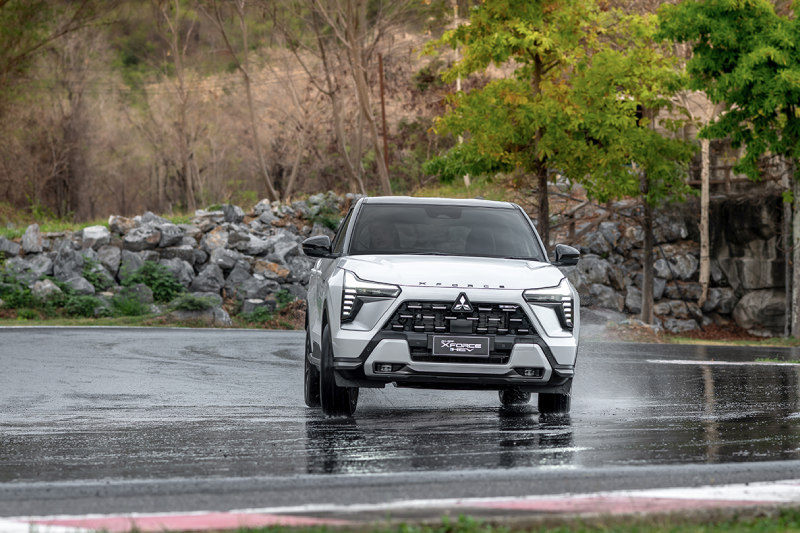 Mitsubishi-Xforce-Hybrid-2